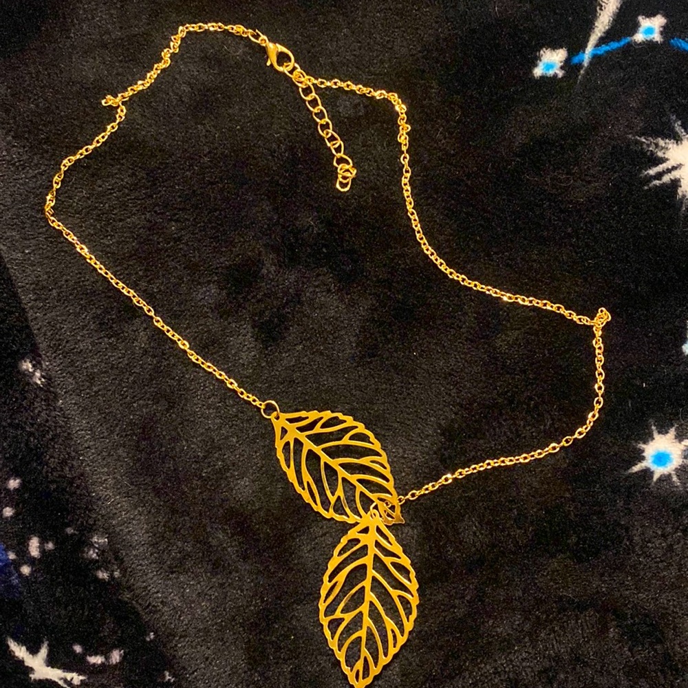 🛍 3/10$ Beautiful Leaf Necklace